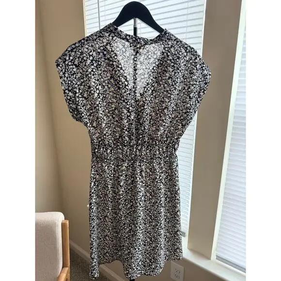 3 for $9 Monteau Light Weight Black and White Floral Dress V Neck Mini S-M - Picture 2 of 7
